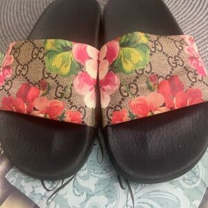 Gucci Red Floral Flats with Monogram Design